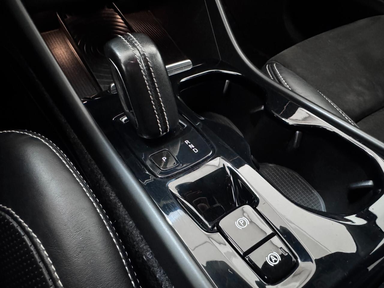 VOLVO XC40 2.0D 190cv GEARTRONIC 4WD R-DESIGN