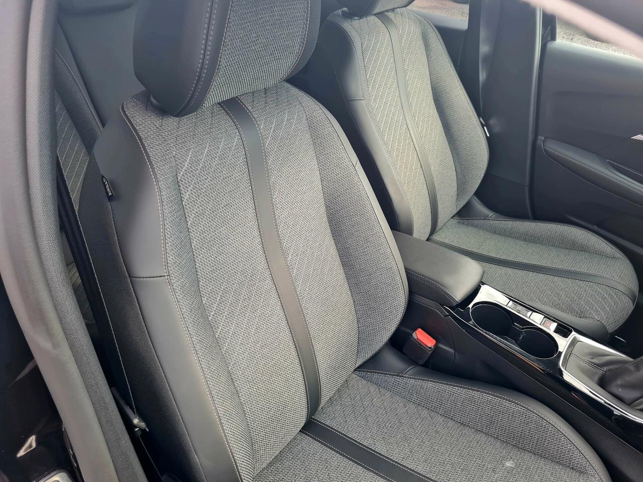 Peugeot 208 1.2 5 porte Allure*NAVI*CARPLAY*CAMERA*PDC*