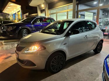 Lancia Ypsilon 1.0 FireFly 5 porte S&S Hybrid Ecochic Silver