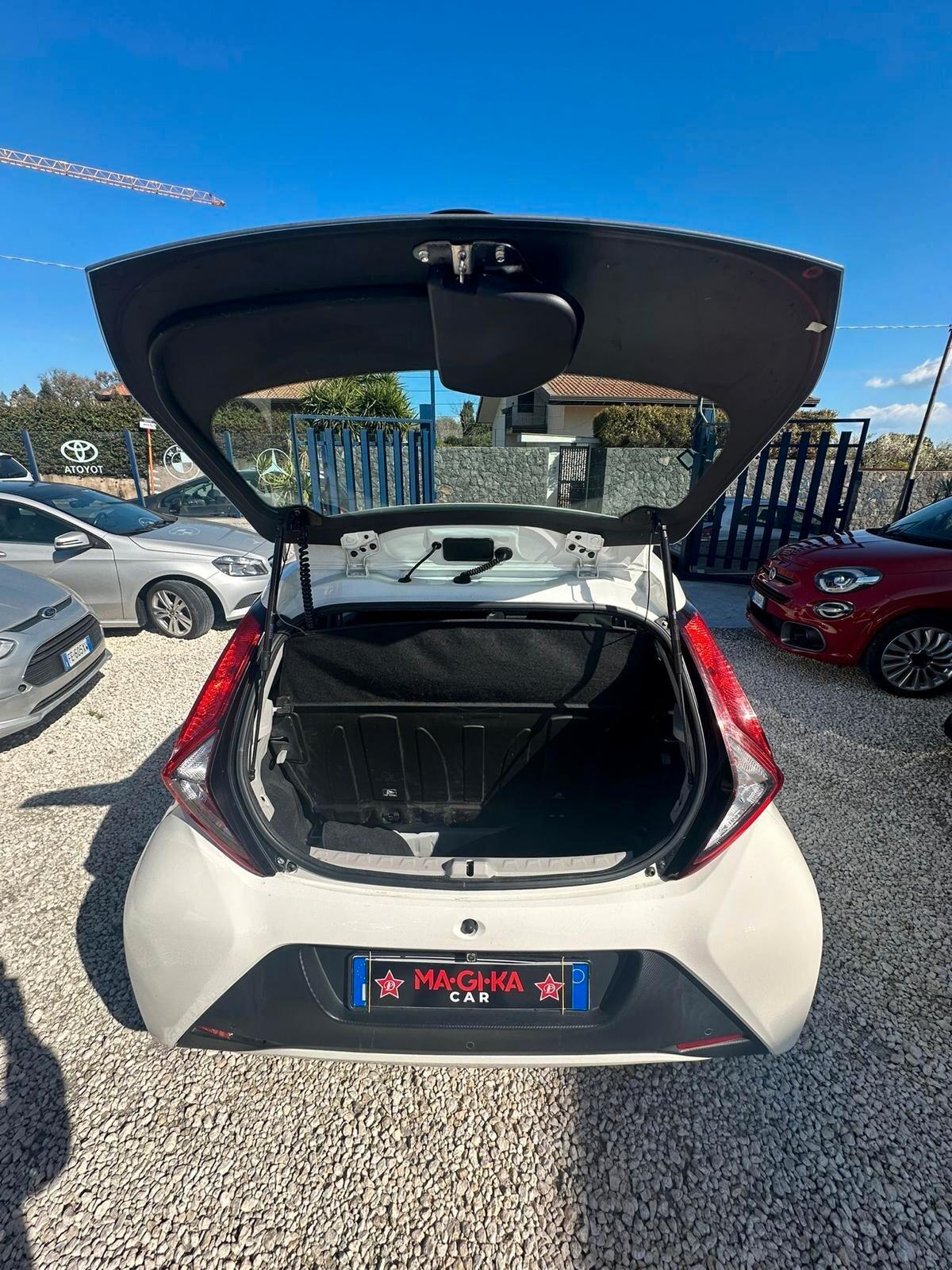 Toyota Aygo Connect 1.0 VVT-i 72 CV 5 porte x-clusiv MMT