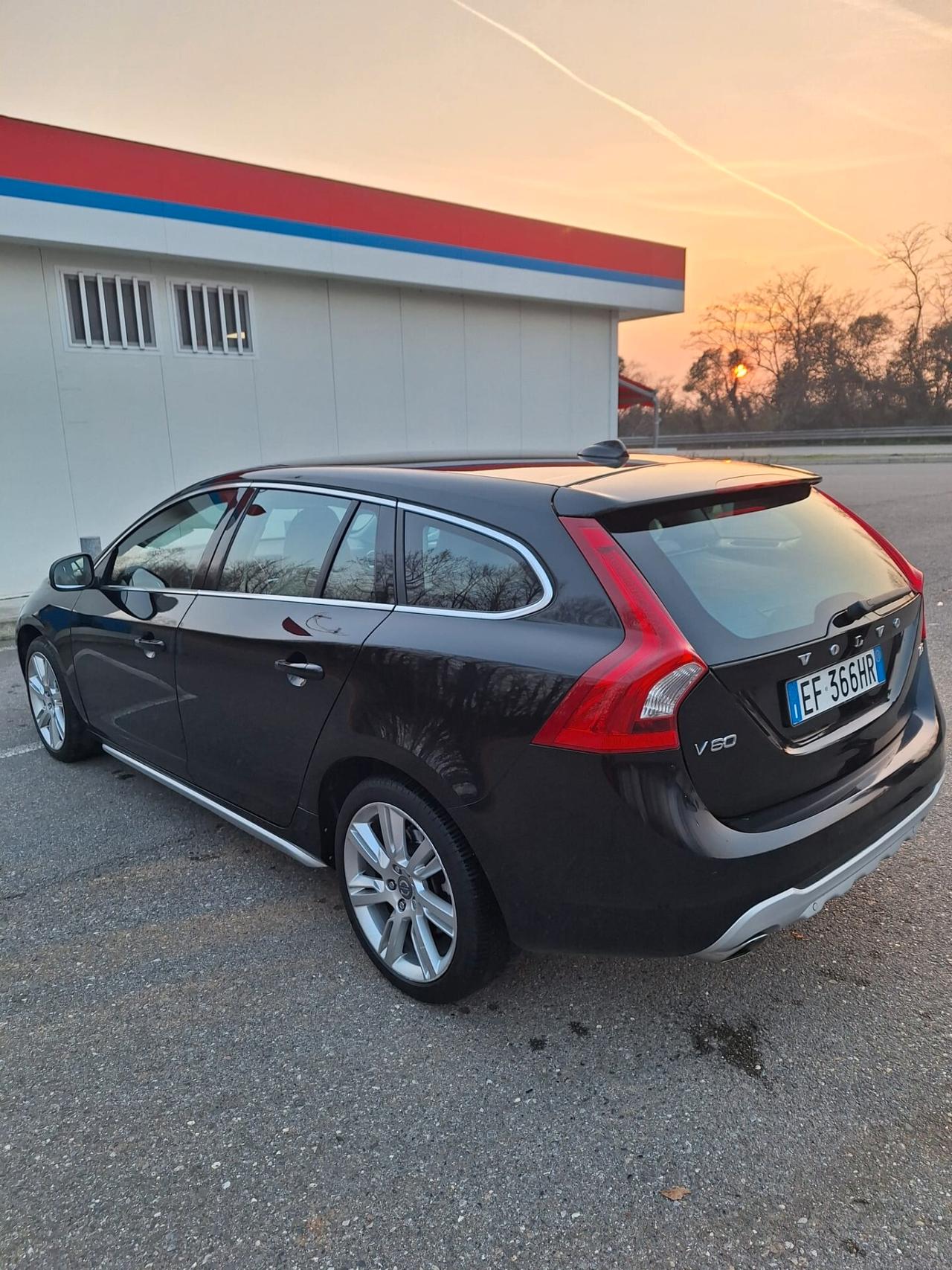 Volvo V60 D5 Geartronic Momentum