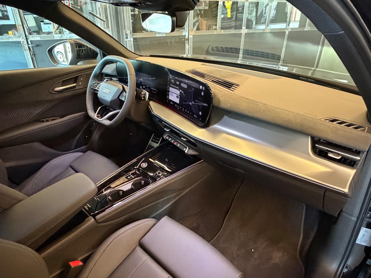 Audi Q3 TFSI quattro S tronic line edition -265cv-