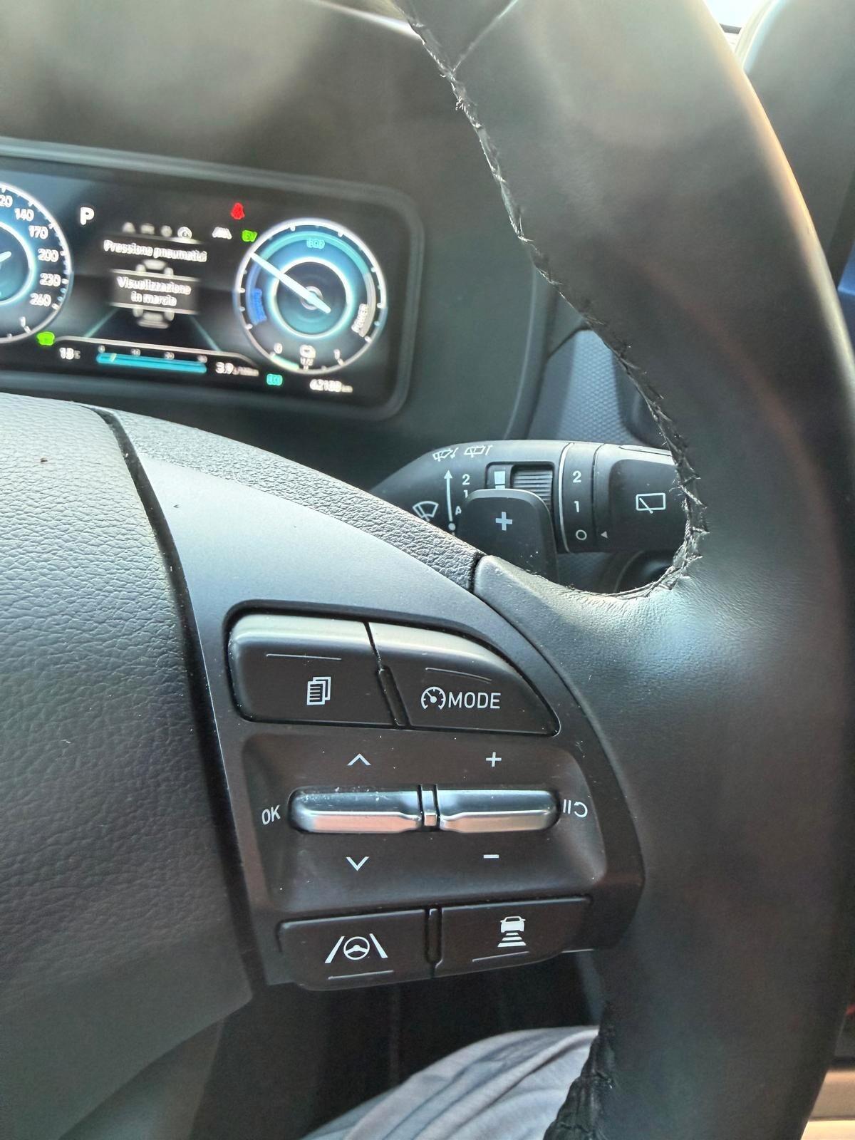 Hyundai Kona HEV 1.6 DCT full hybrid 142 cv