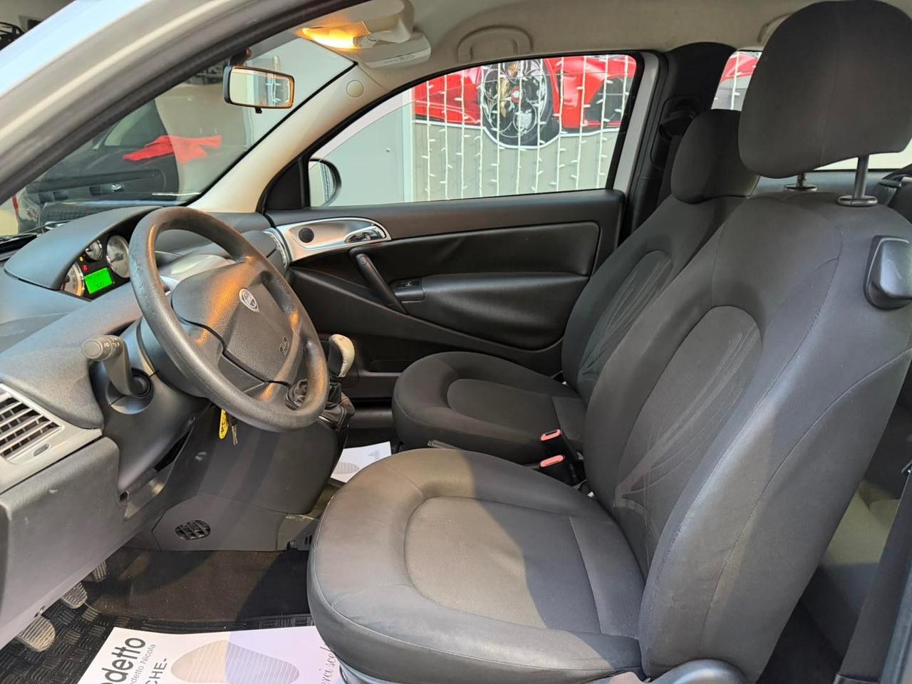 Lancia Ypsilon 1.2 69 CV Silver 10.2012