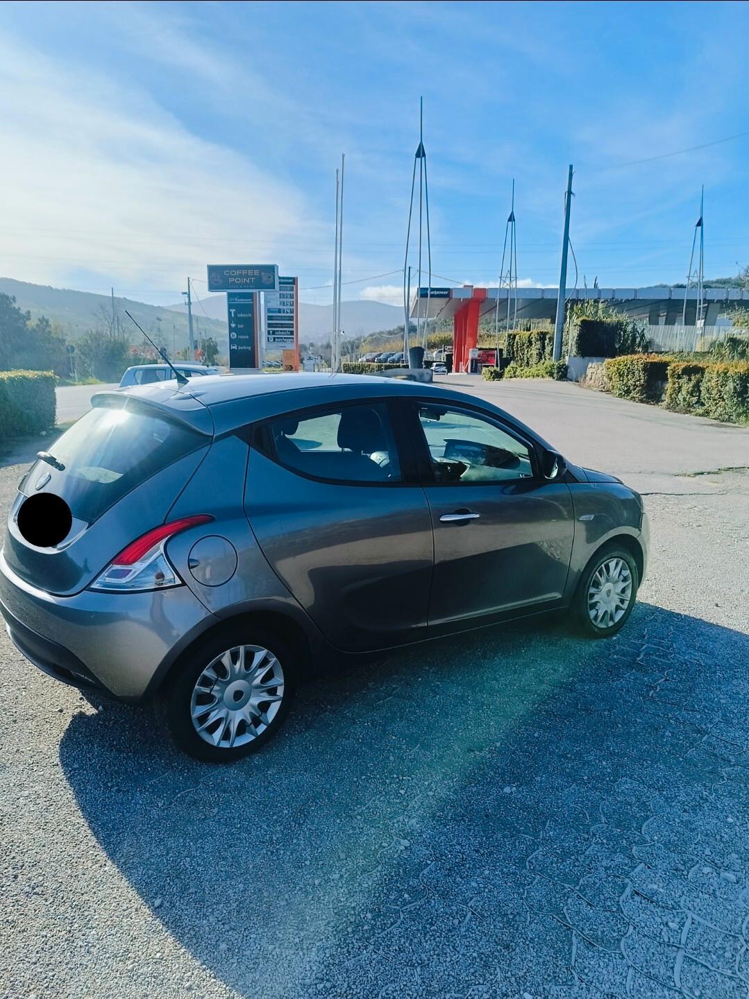 Lancia Ypsilon 1.2 69 CV 5 porte S&S Silver