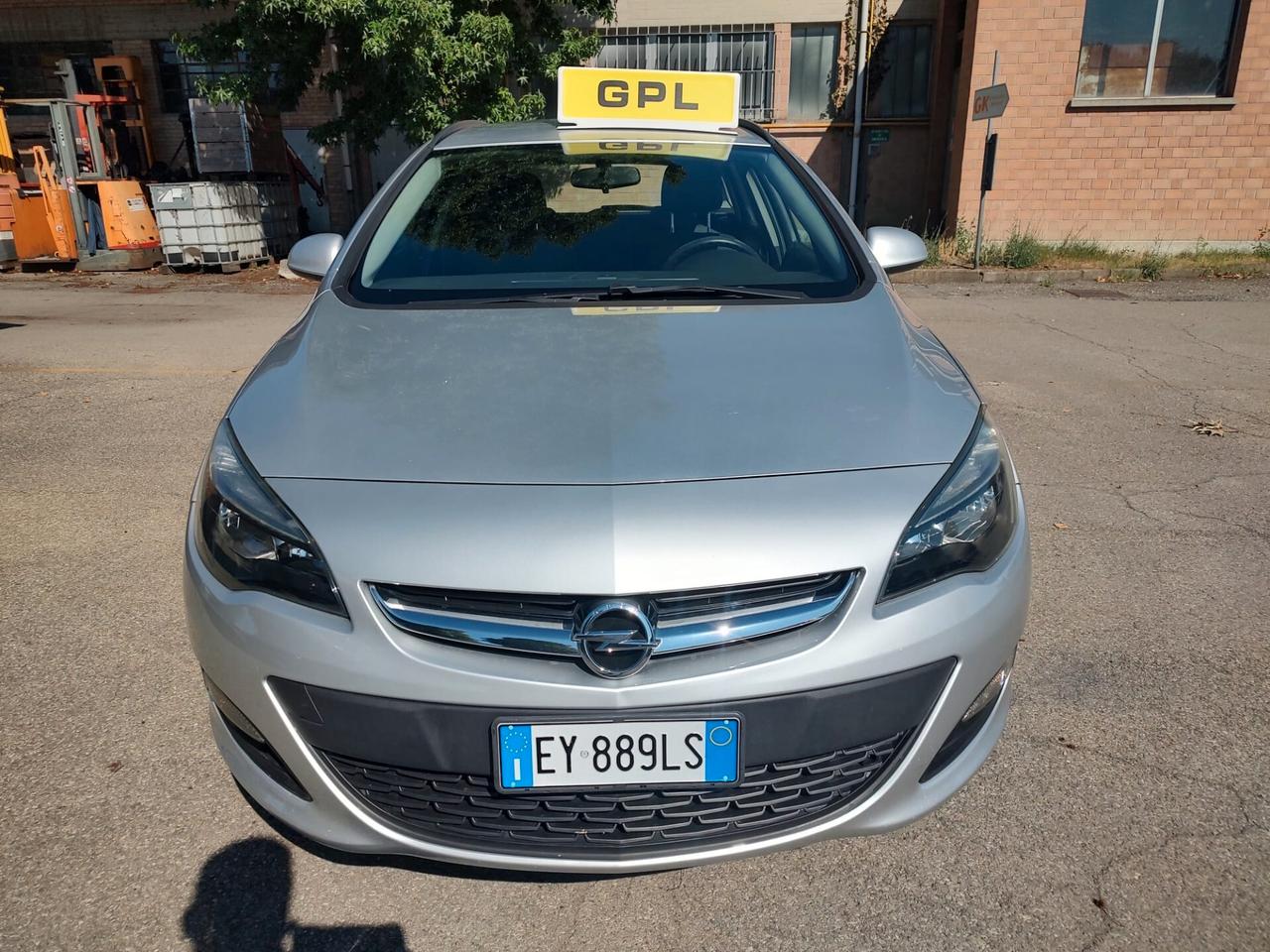 Opel Astra 1.4 140CV Sports Tourer Cosmo, BENZINA\GPL CON SCADENZA 2035, OK NEOPATENTATI, GARANZIA L.12 MESI