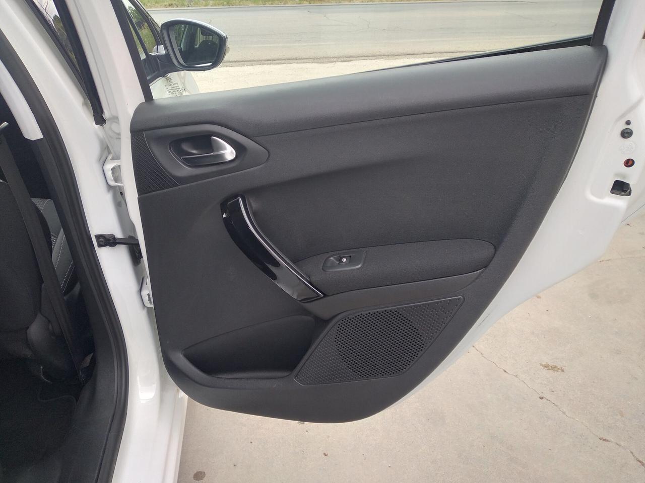 Peugeot 208 BlueHDi 75 5 porte Allure