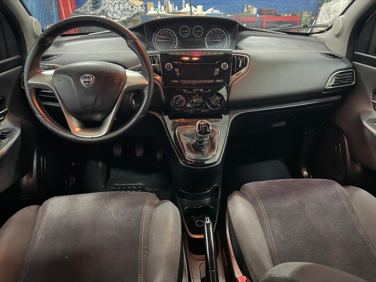 Lancia Ypsilon 1.2 69 CV 5 porte S&S Silver