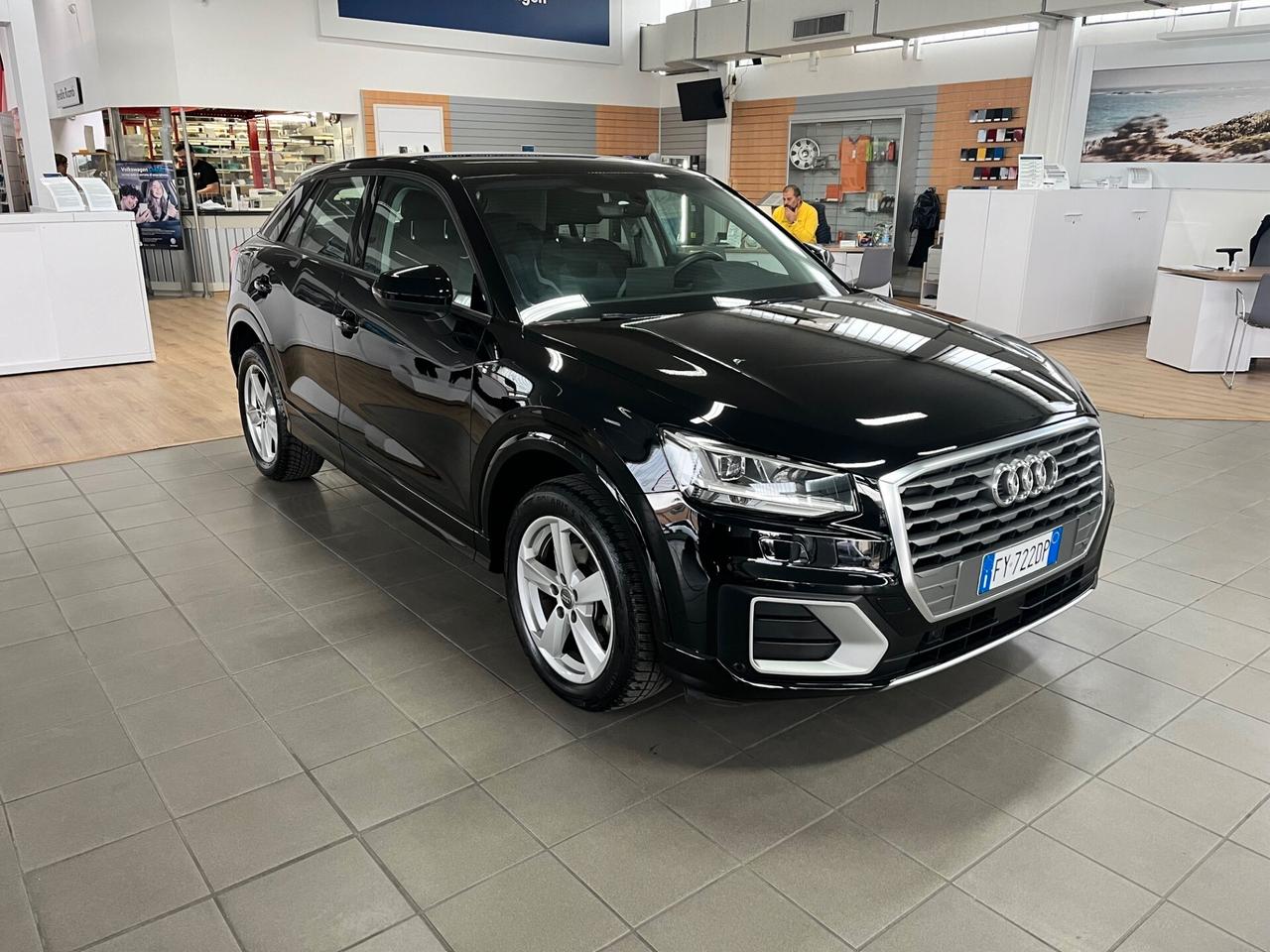 Audi Q2 30 TDI Identity Black