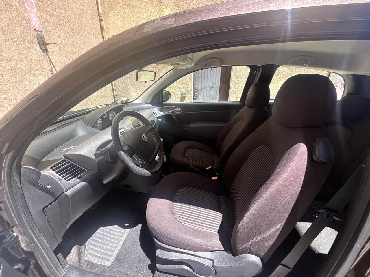 LANCIA YPSILON 1.4 16V PLATINO AUTOMATICA