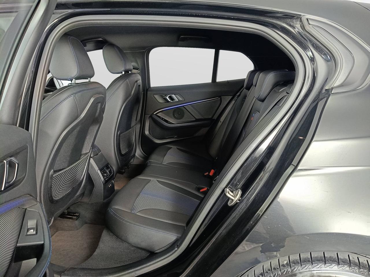 BMW Serie 1 F40 - 118d Msport auto