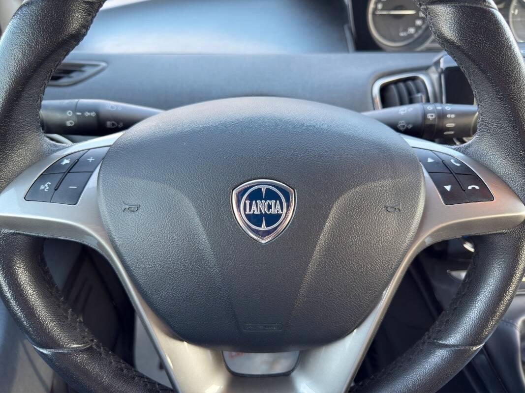 Lancia Ypsilon III 1.0 firefly hybrid Gold s&s 70cv Con CARPLAY