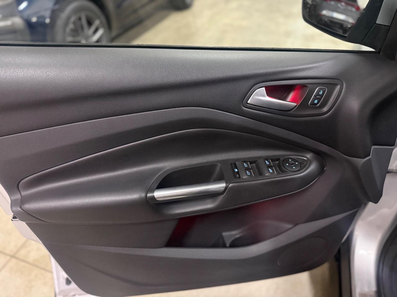 Ford Kuga 1.5 TDCI 120 CV S&S 2WD Titanium
