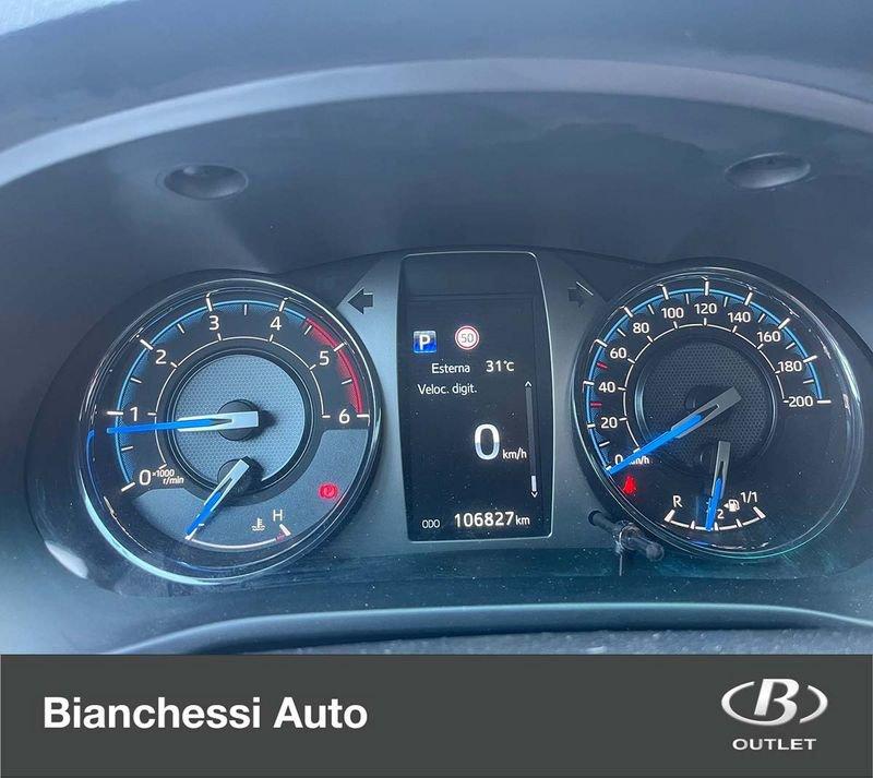 Toyota Hilux 2.8 D-4D A/T 4WD 48V 4 porte Double Cab Invincible