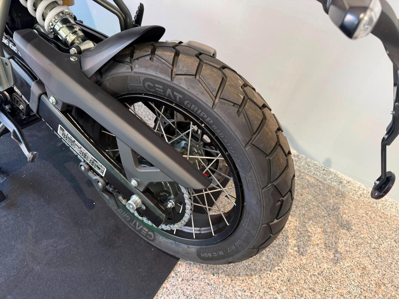 Royal Enfield Himalayan 450 KAMET WHITE TUBELESS