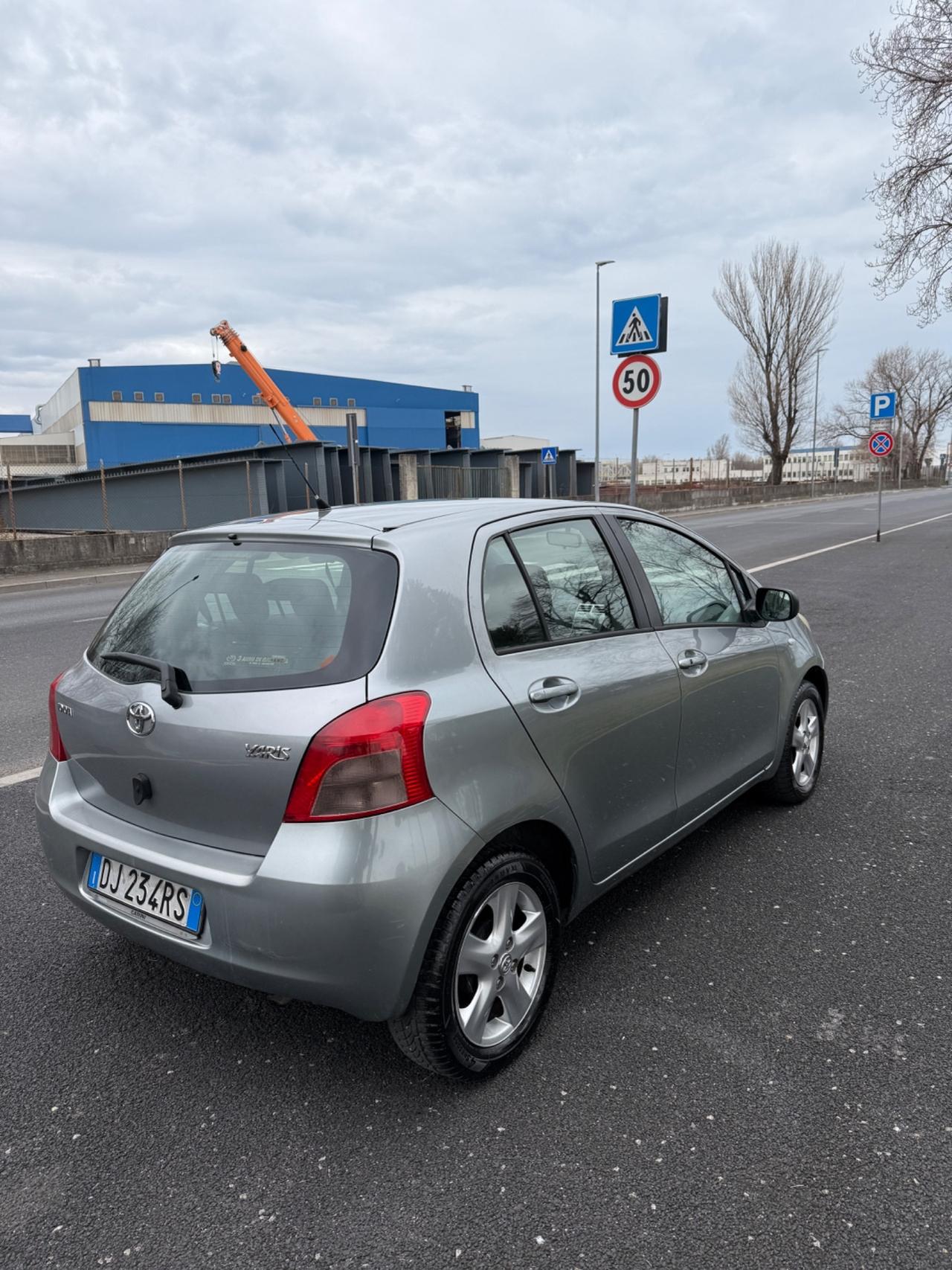 Toyota Yaris 1.0 5 porte