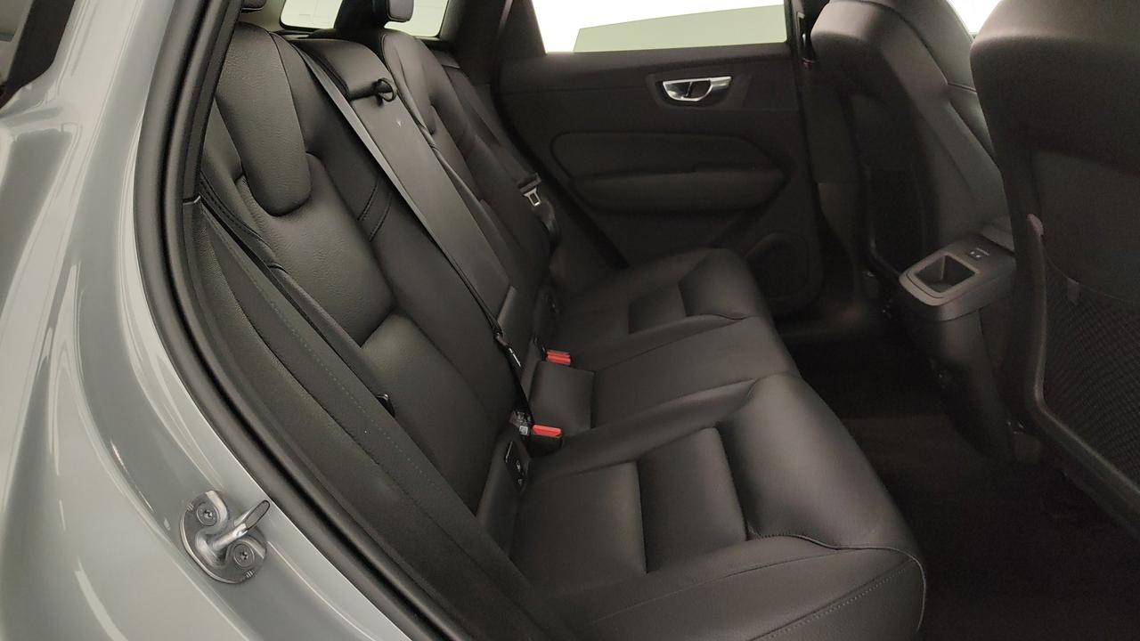 VOLVO XC60 2.0 b4 Plus Dark auto