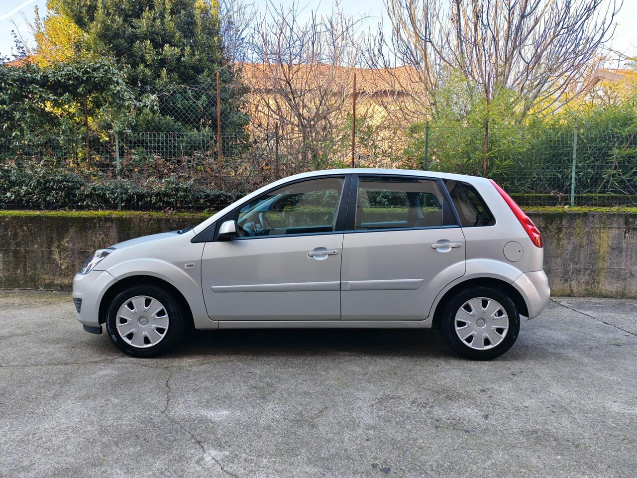 Ford Fiesta 1.2 BENZINA 75cv / 76.000km / Unipro