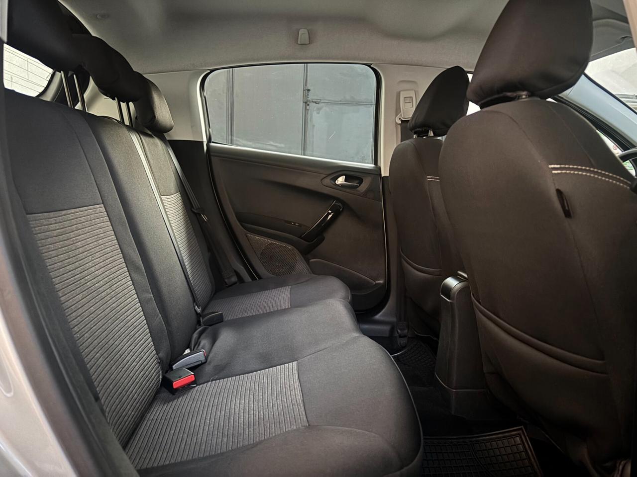 Peugeot 208 PureTech 82 5p. GPL Allure