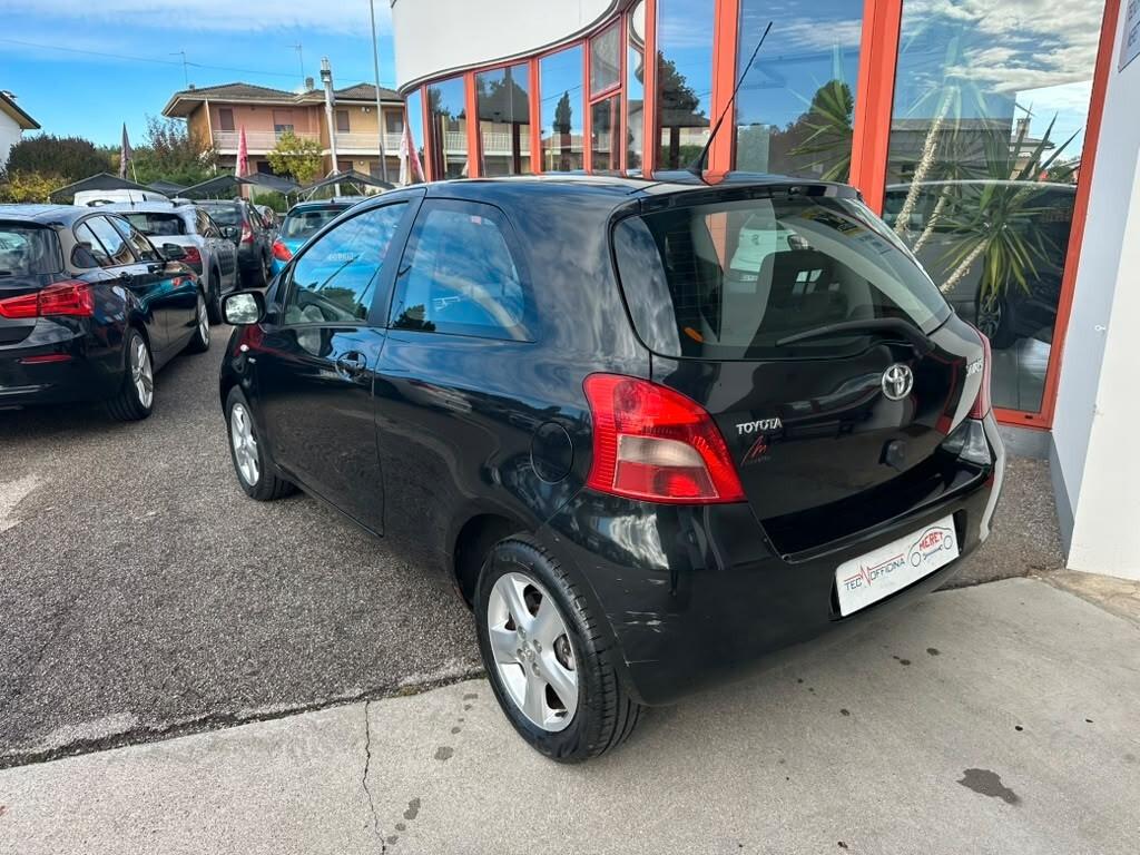 Toyota Yaris 1.4 D-4D 3p LUXURY
