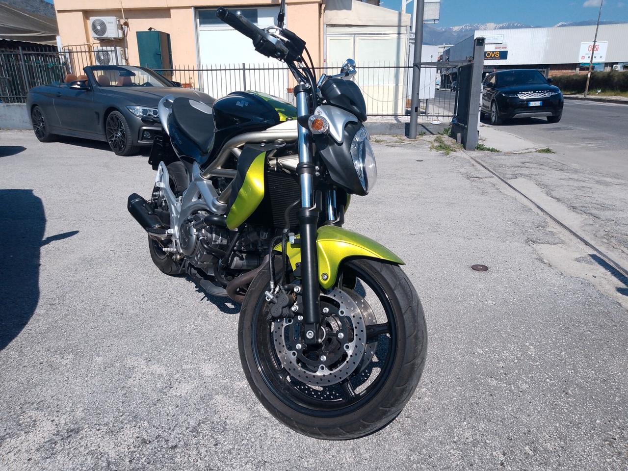 Suzuki Gladius 650 POCHISSIMI CHILOMETRI - PARI AL NUOVO