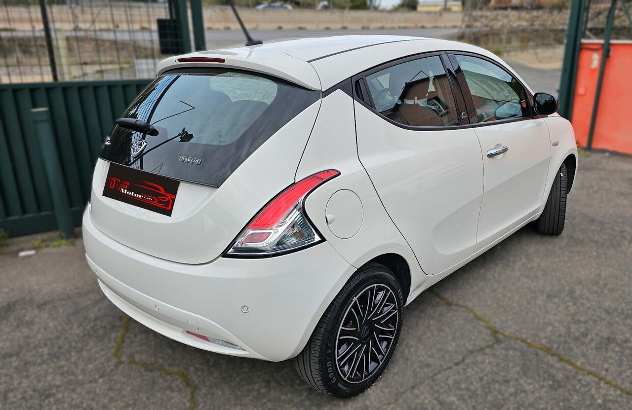 Lancia Ypsilon 1.0 FireFly 5 porte, hybrid Ecochic Gold