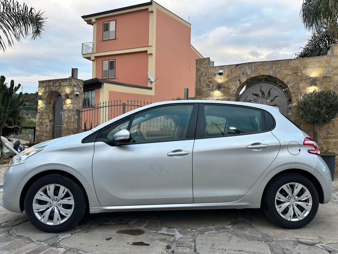 Peugeot 208 BlueHDi 100 5 porte GT Line