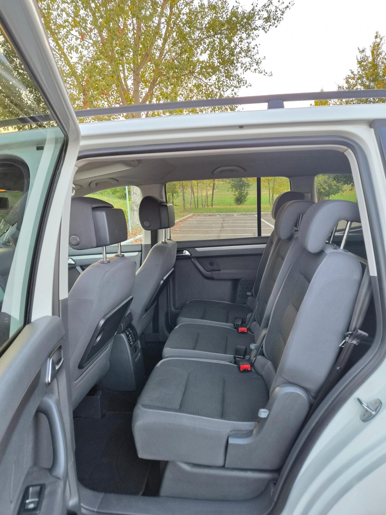 Volkswagen Touran Business 1.4 Highline EcoFuel 7 POSTI
