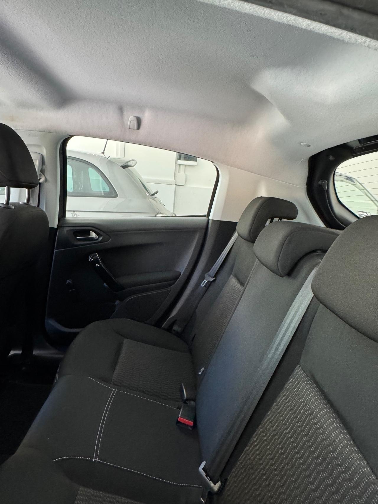 Peugeot 208 PureTech 82 5 porte Allure