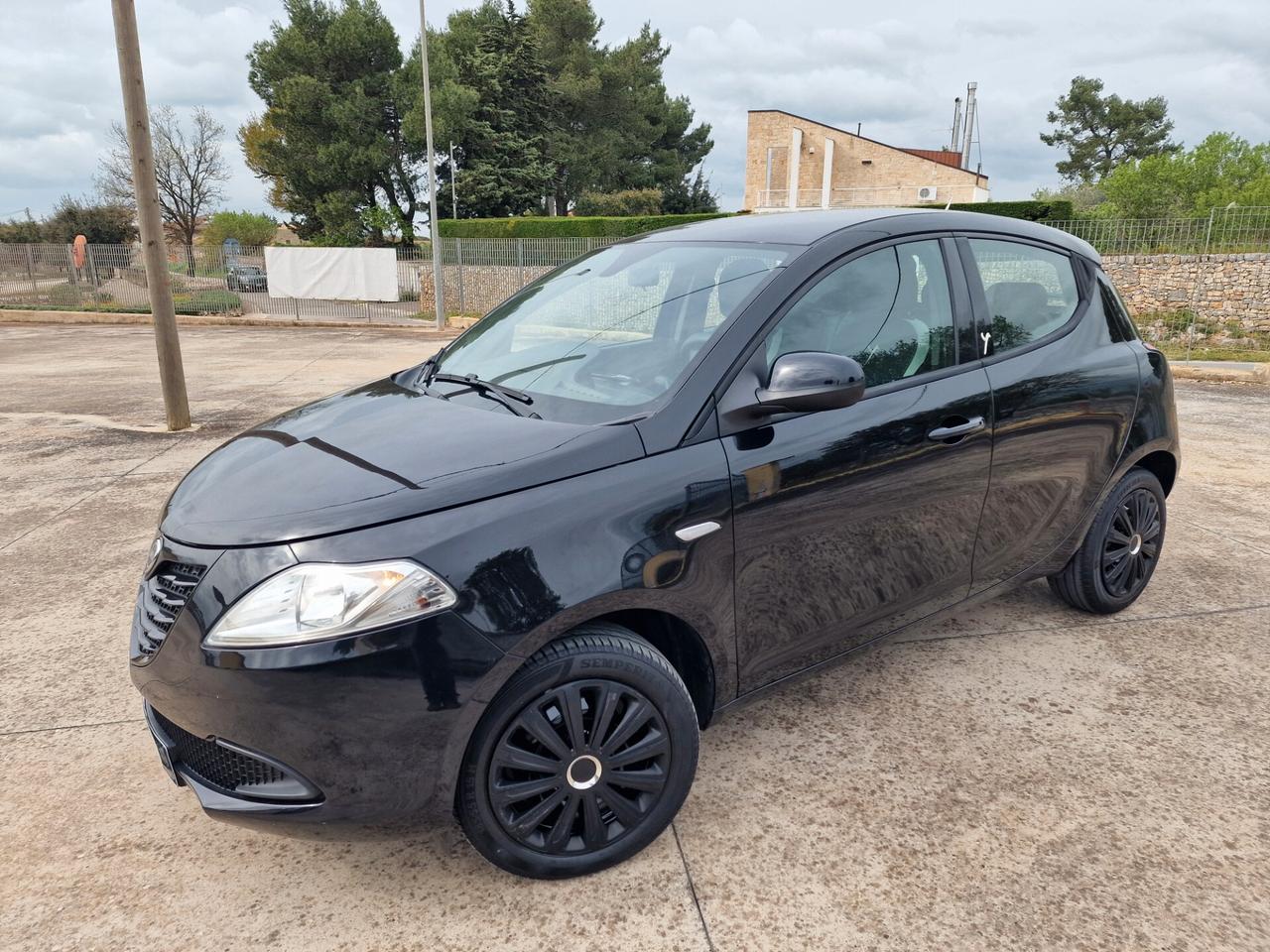 Lancia Ypsilon 1.2 69 CV 5 porte Elefantino