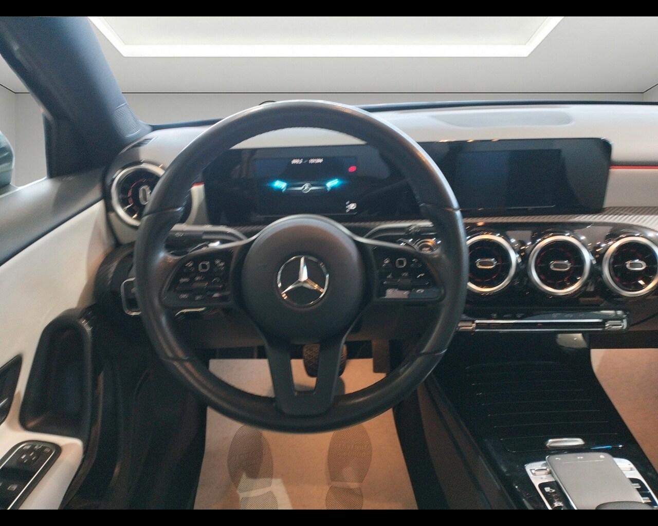 MERCEDES Classe A (V177) A 180 d Automatic ...