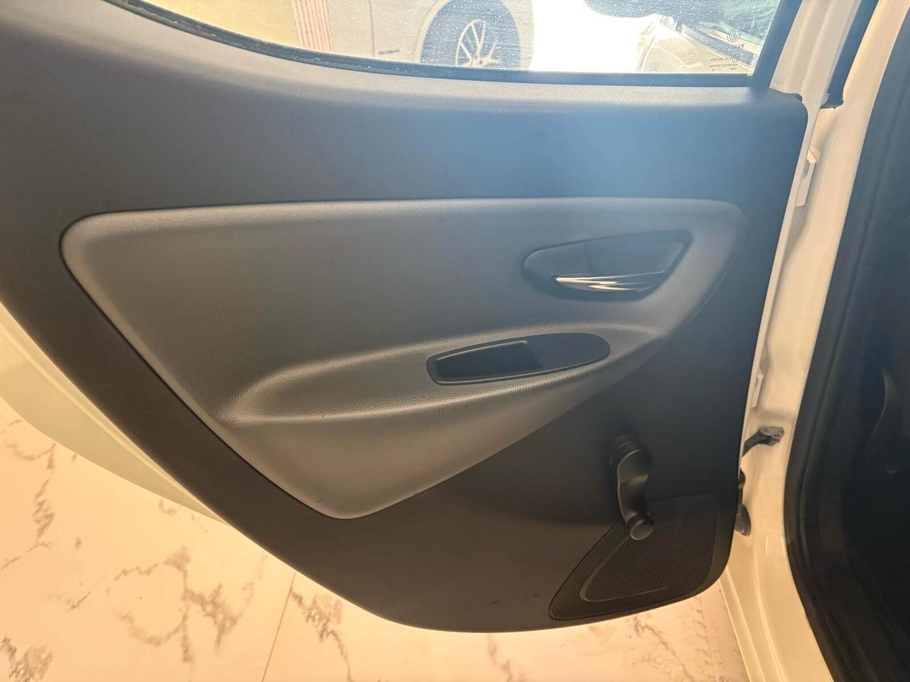 Lancia Ypsilon 1.2 69 CV 5 porte S&S Platinum
