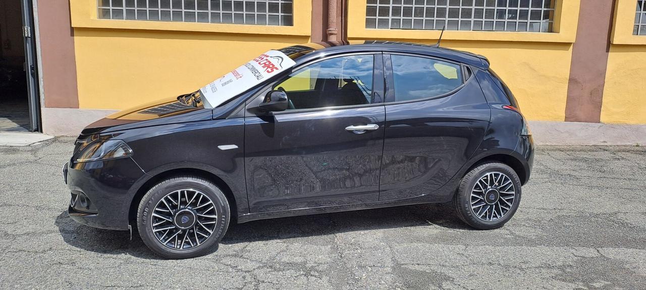 Lancia Ypsilon 1.0 FireFly 5 porte S&S Hybrid Ecochic Gold KM. 20.000 CERTIFICATI-AUTO PER NEOPATENTATI