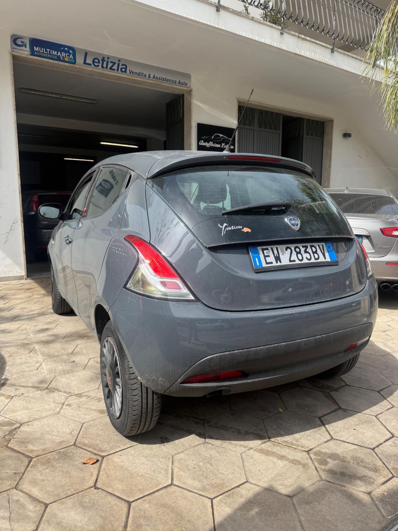 Lancia Ypsilon 0.9 TwinAir 85 CV 5 porte Metano Ecochic Elefantino