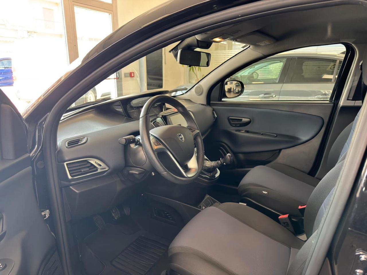 Lancia Ypsilon 1.0 69CV Hybrid Gold Plus 2023