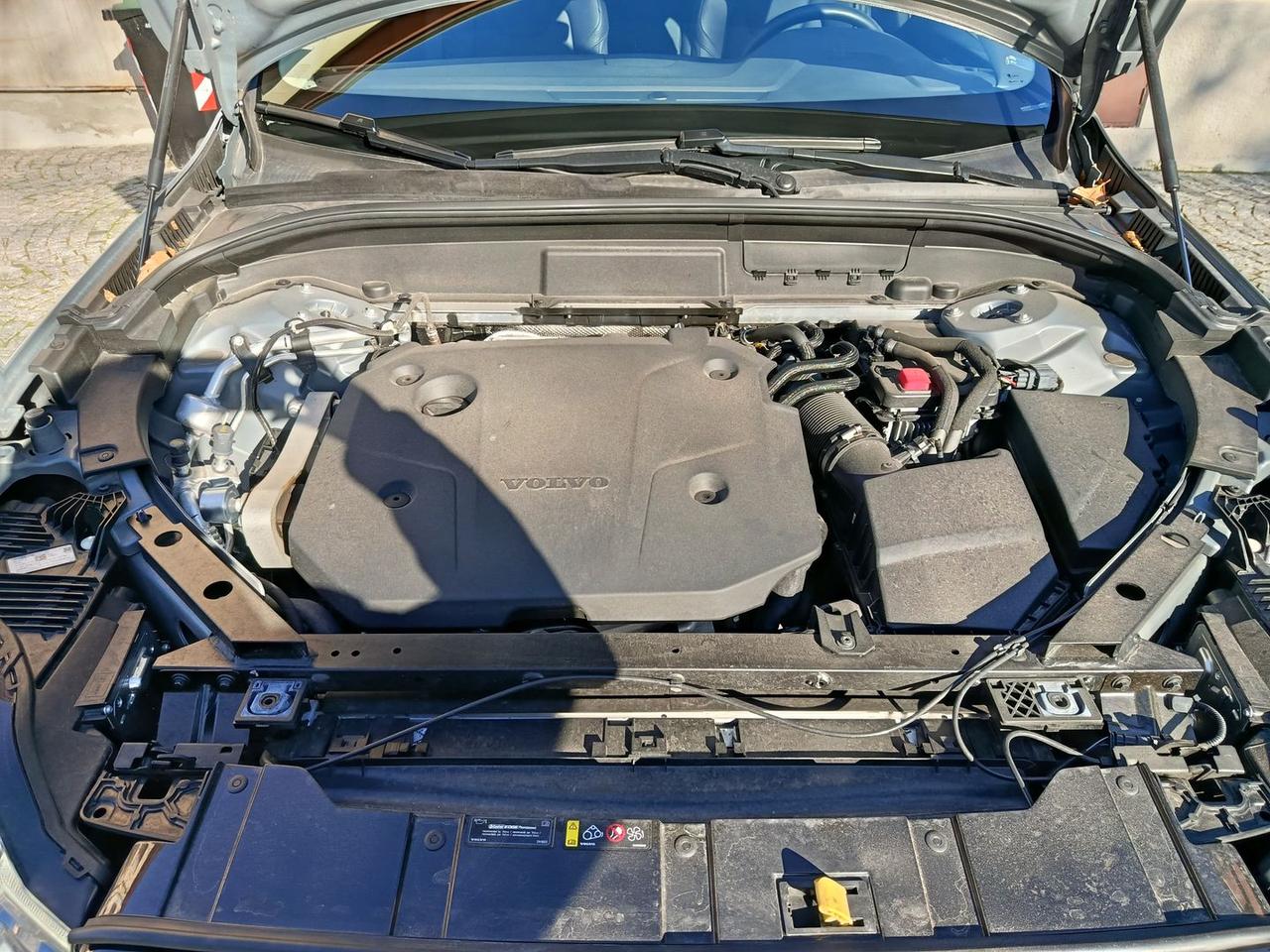 Volvo XC 60 Plus Dark 2.0 B4 MHEV #9159