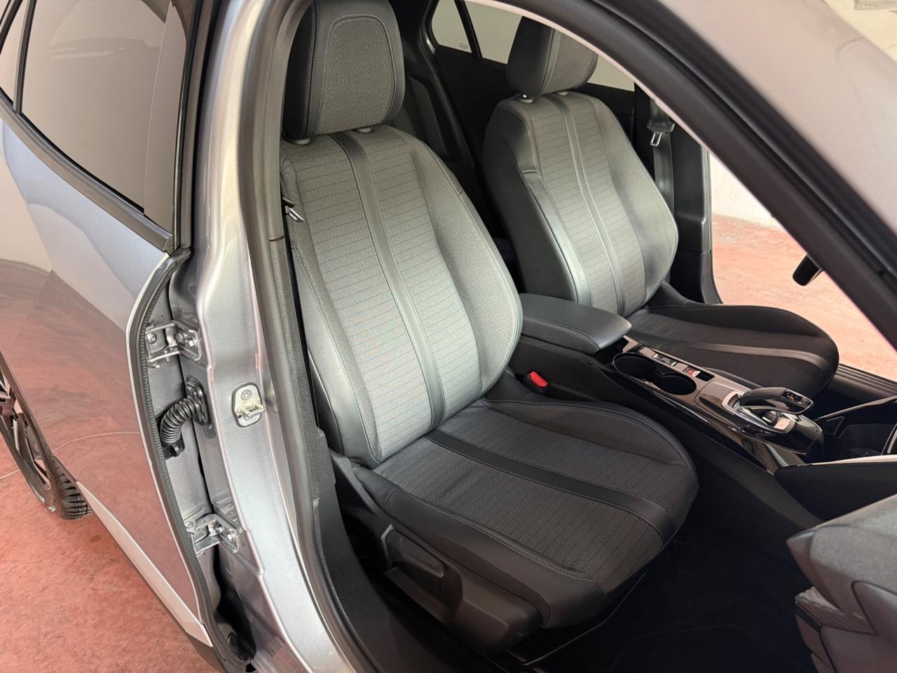 Peugeot 2008 BlueHDi 130 S&S EAT8 Allure Pack