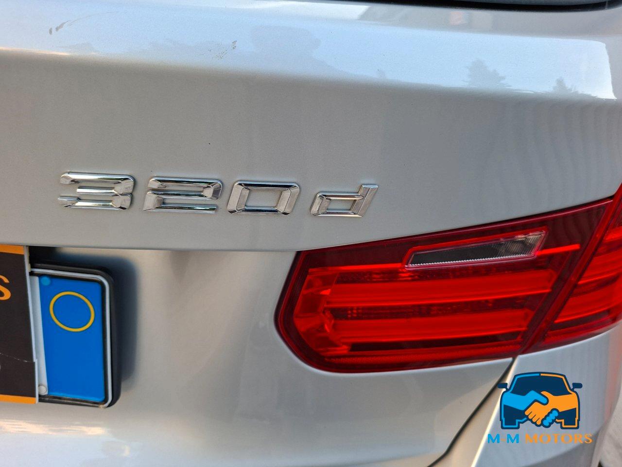 BMW 320 d Touring doppio treno di pneumatici