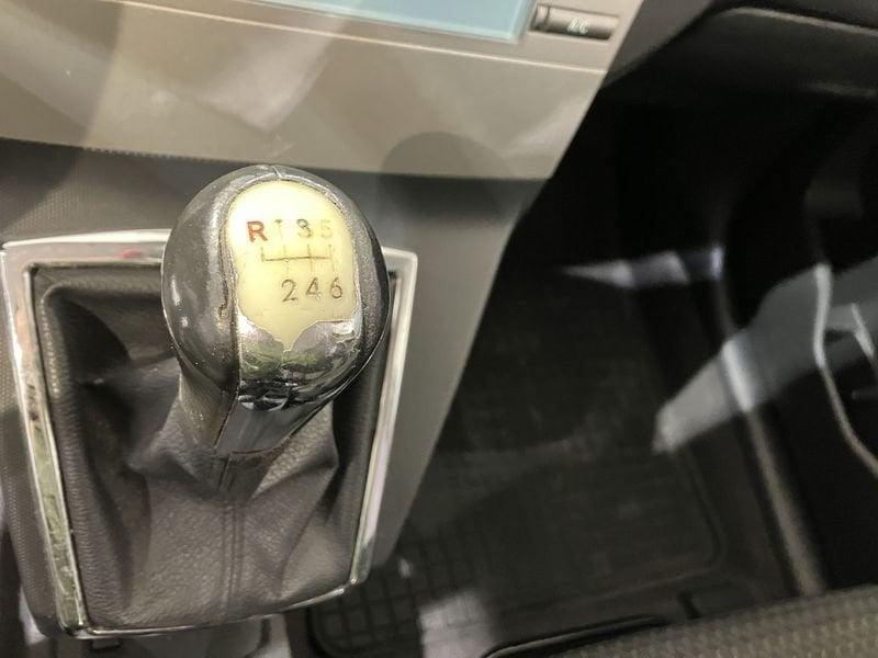 Toyota Corolla Corolla Verso 2.2 d-4d Sol 136cv N1 5p.ti Autocarro