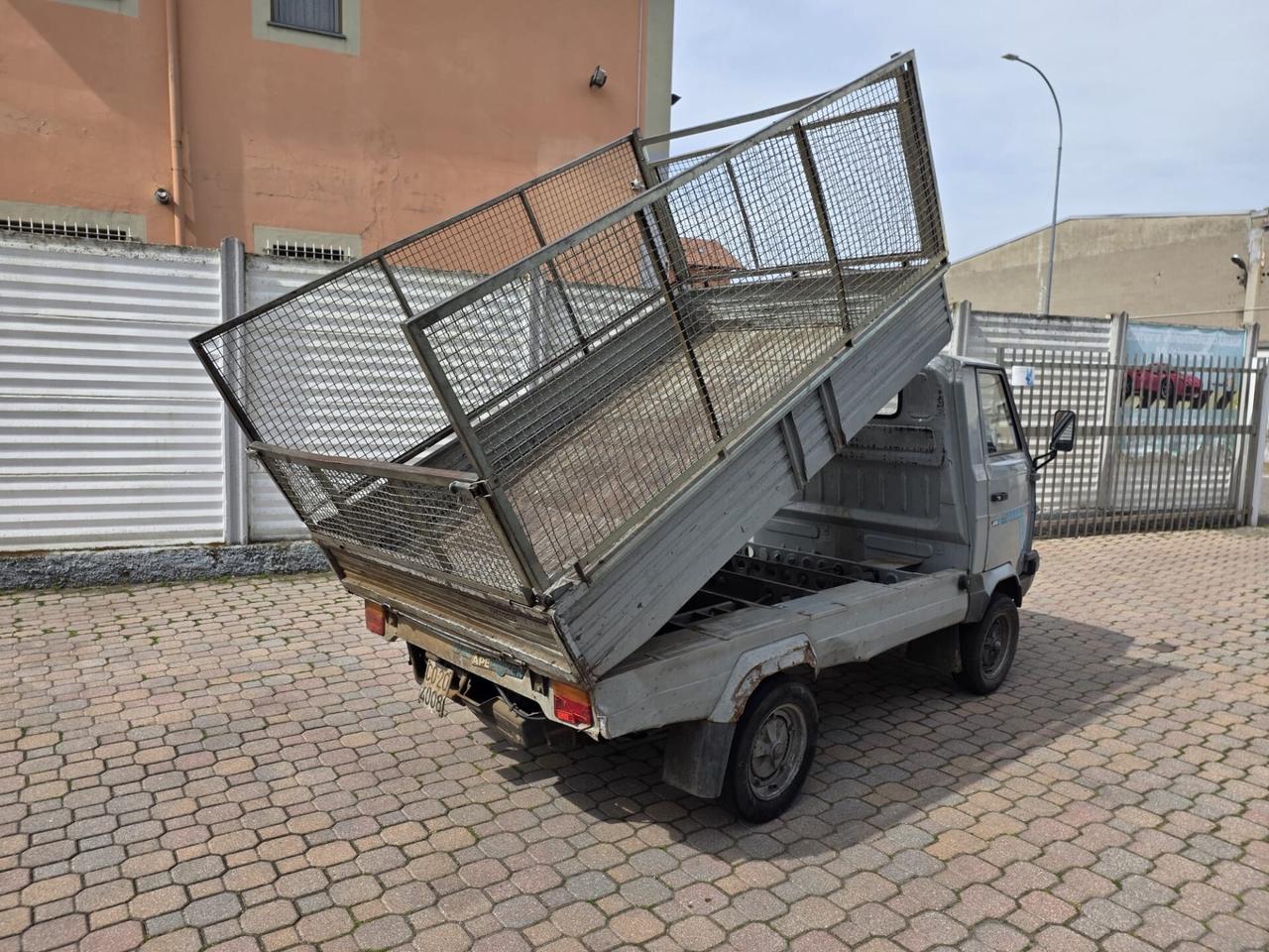 Piaggio Poker Ape 422 cilindra 14.5kw. - 19.7cv. Ribaltabile