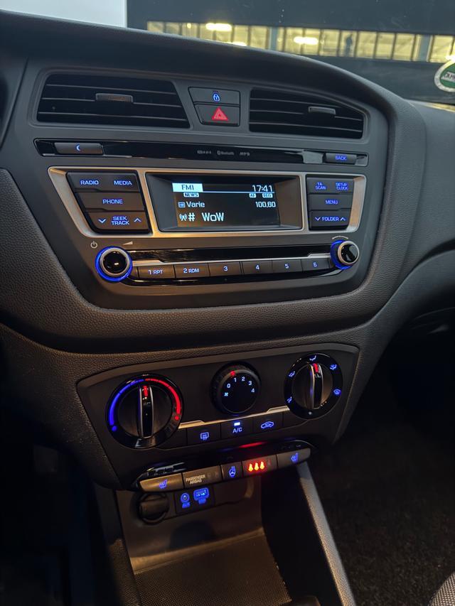 HYUNDAI i20 1.2 84 CV 5 porte Blackline