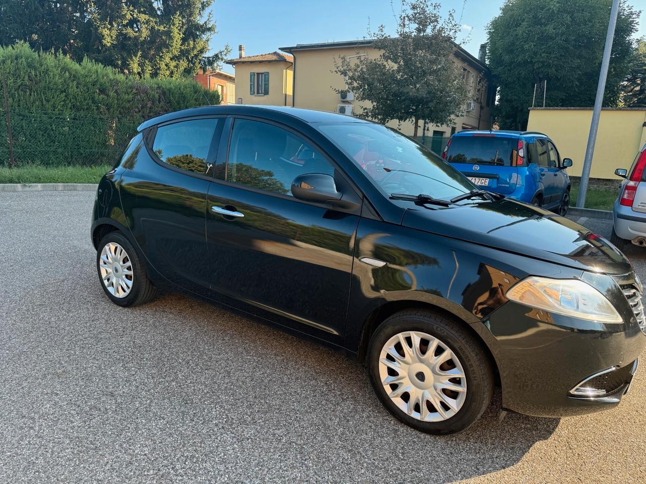 Lancia Ypsilon 1.2 - NEOPATENTATI - 12 MESI DI GARANZIA -