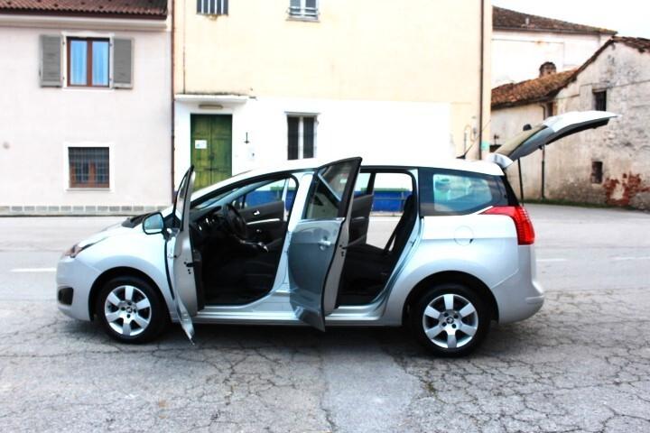 Peugeot 5008 1.6 HDi 115CV Allure 7POSTI CLIMA AUTOMATICO SENSORI PARK RADIO CD NAVIGATORE