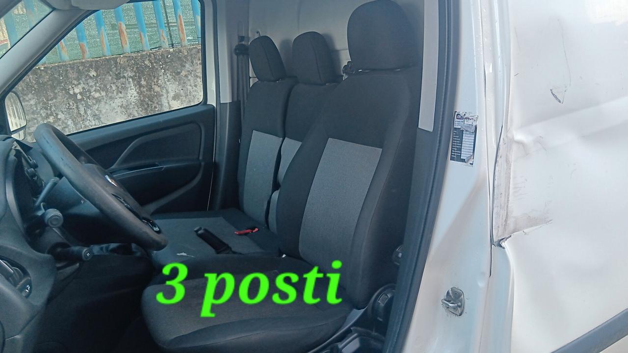 Fiat Doblo 3 posti incidentata sinistrata mondialcars