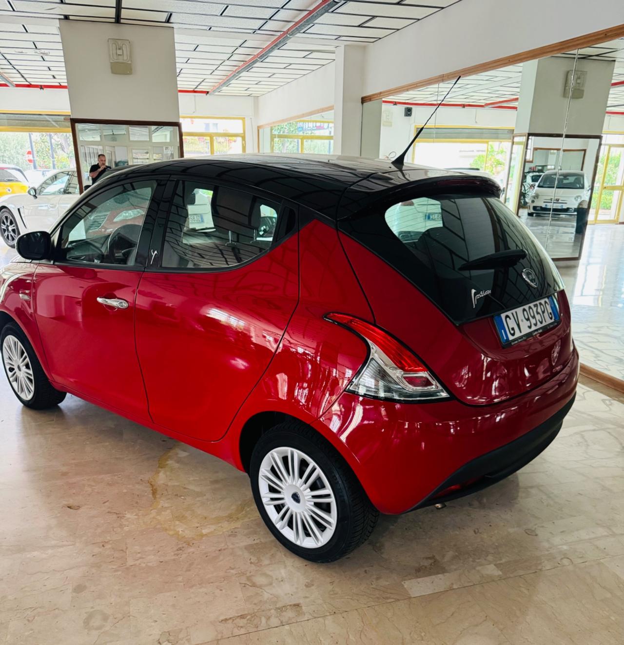 Lancia Ypsilon 1.2 69 CV 5 porte S&S Silver