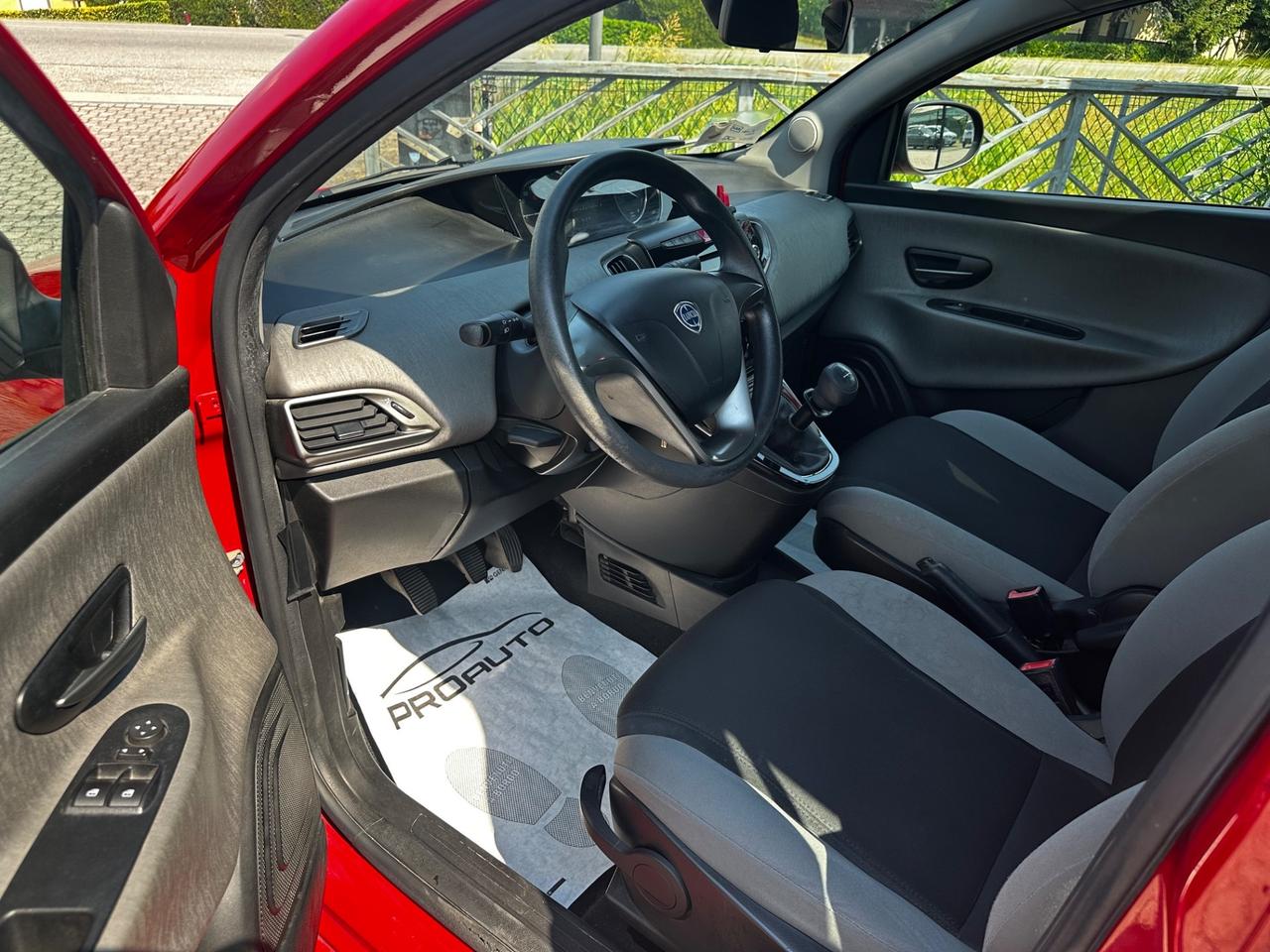 Lancia Ypsilon 0.9 TwinAir 85 CV 5 porte Metano Ecochic Gold