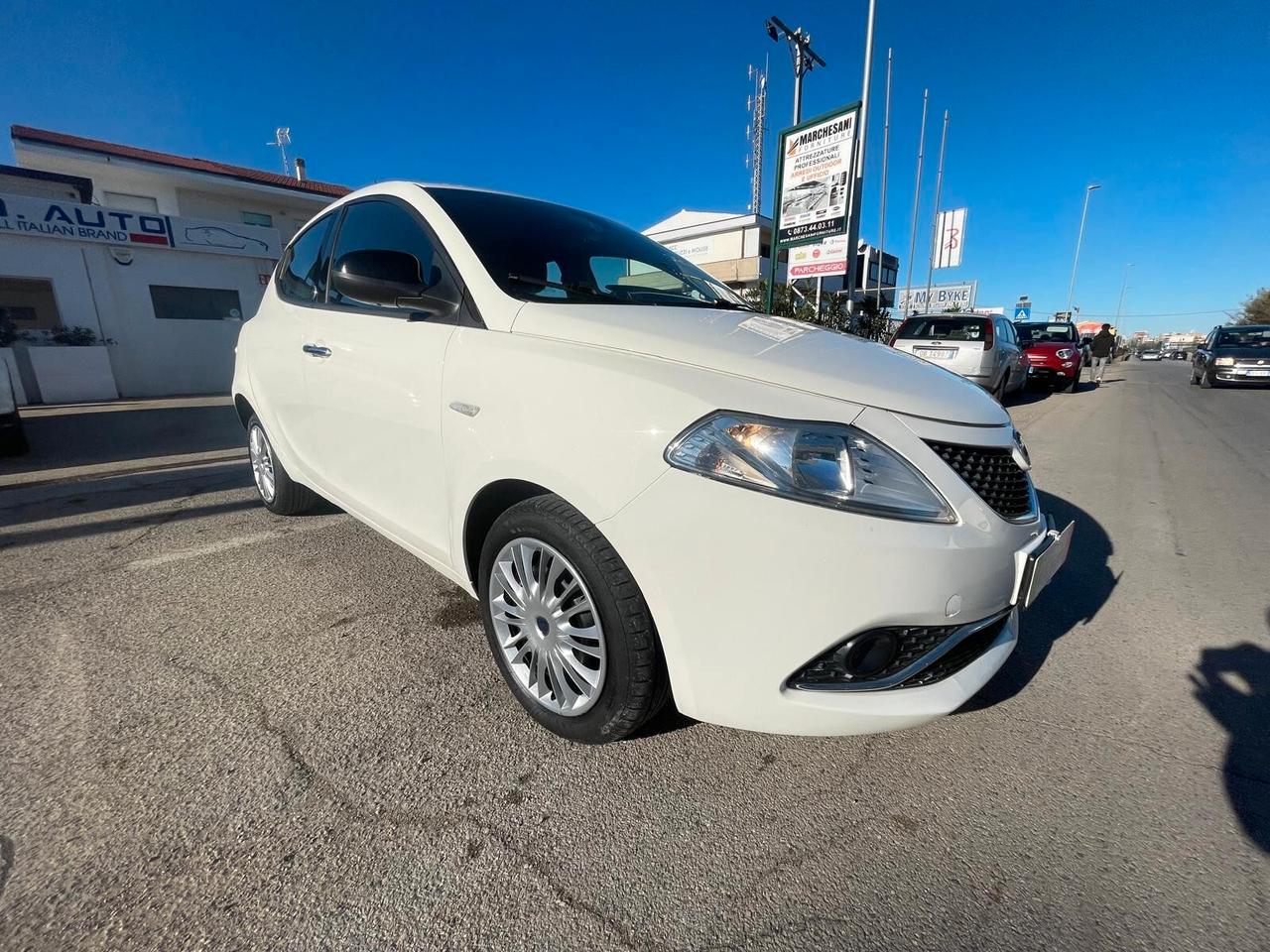 Lancia Ypsilon 1.2 69 CV 5 porte GPL Ecochic Gold