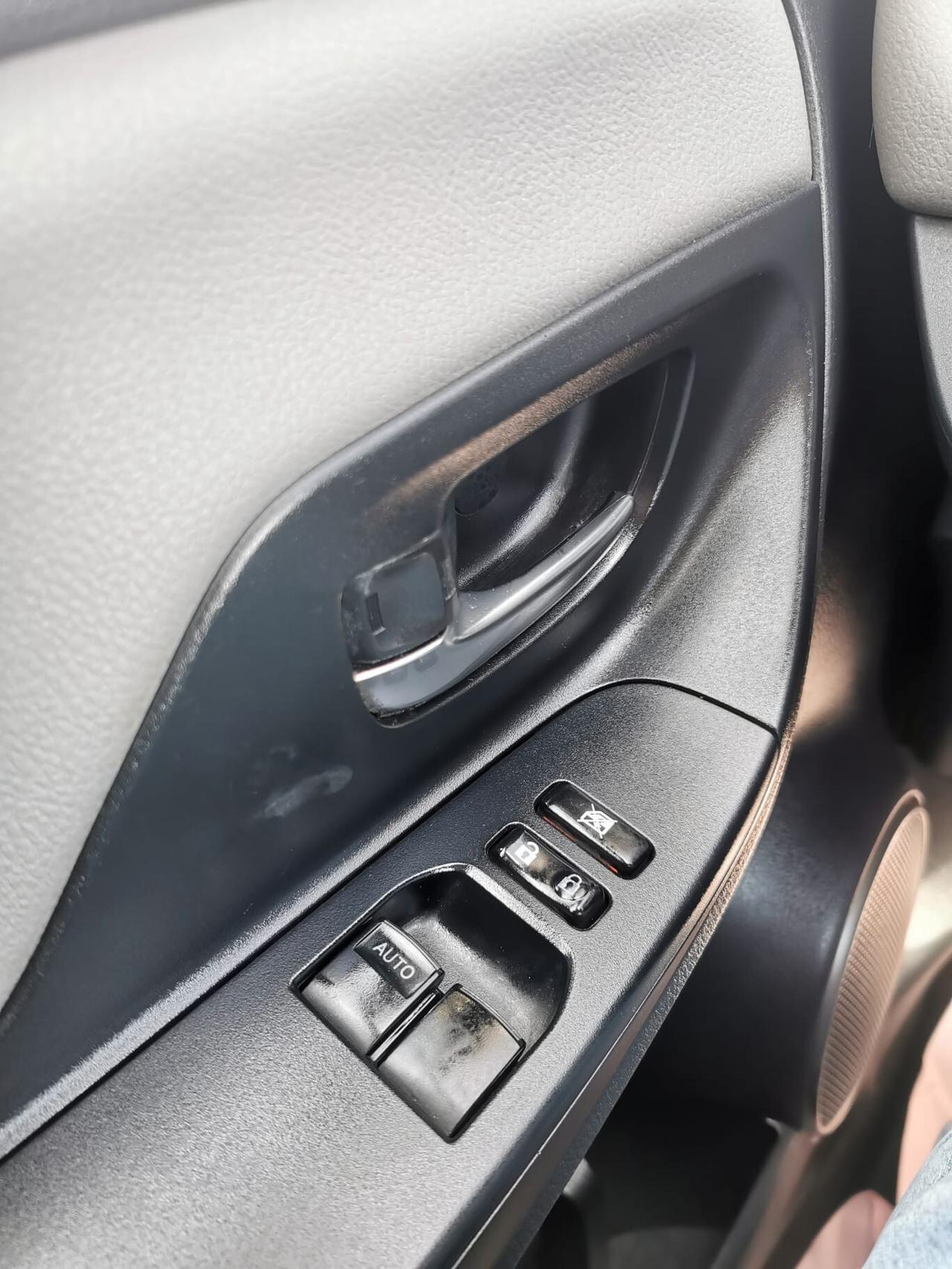 Toyota Yaris 1.0 5 porte Active - 2015