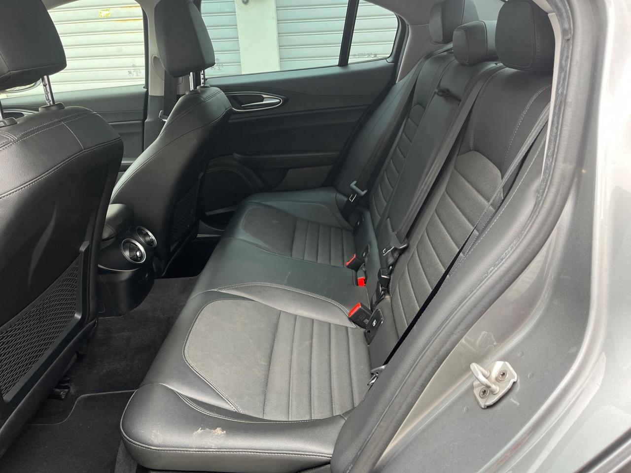 Alfa Romeo Giulia 2.2 Turbodiesel 180 CV AT8 Business Sport Launch Ed.