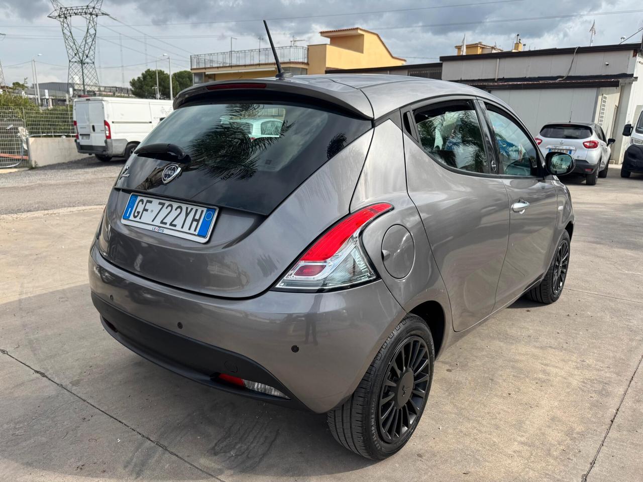 Lancia Y Gold 1.0 FireFly 70cv S&S Hybrid 2021